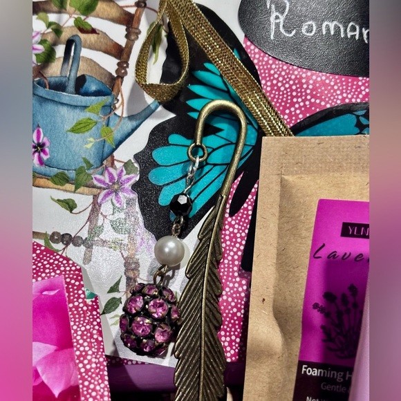 Blind Date with a Book Gift Box Mystery Gift for Book Lover Romance blind book - Picture 7 of 10